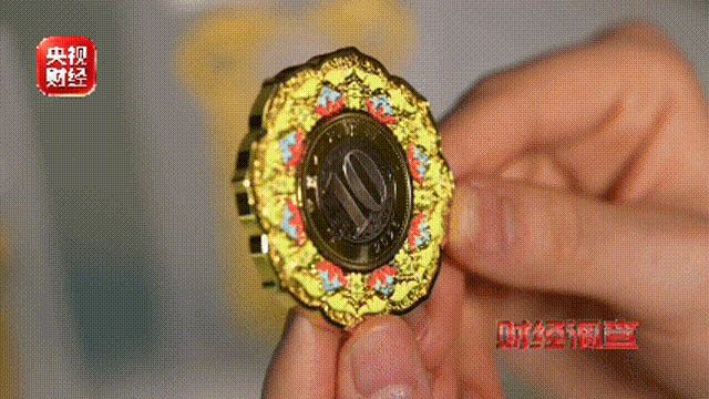 央视曝光纪念币骗局：99元“稀缺珍品”，实为10元纪念币加个壳